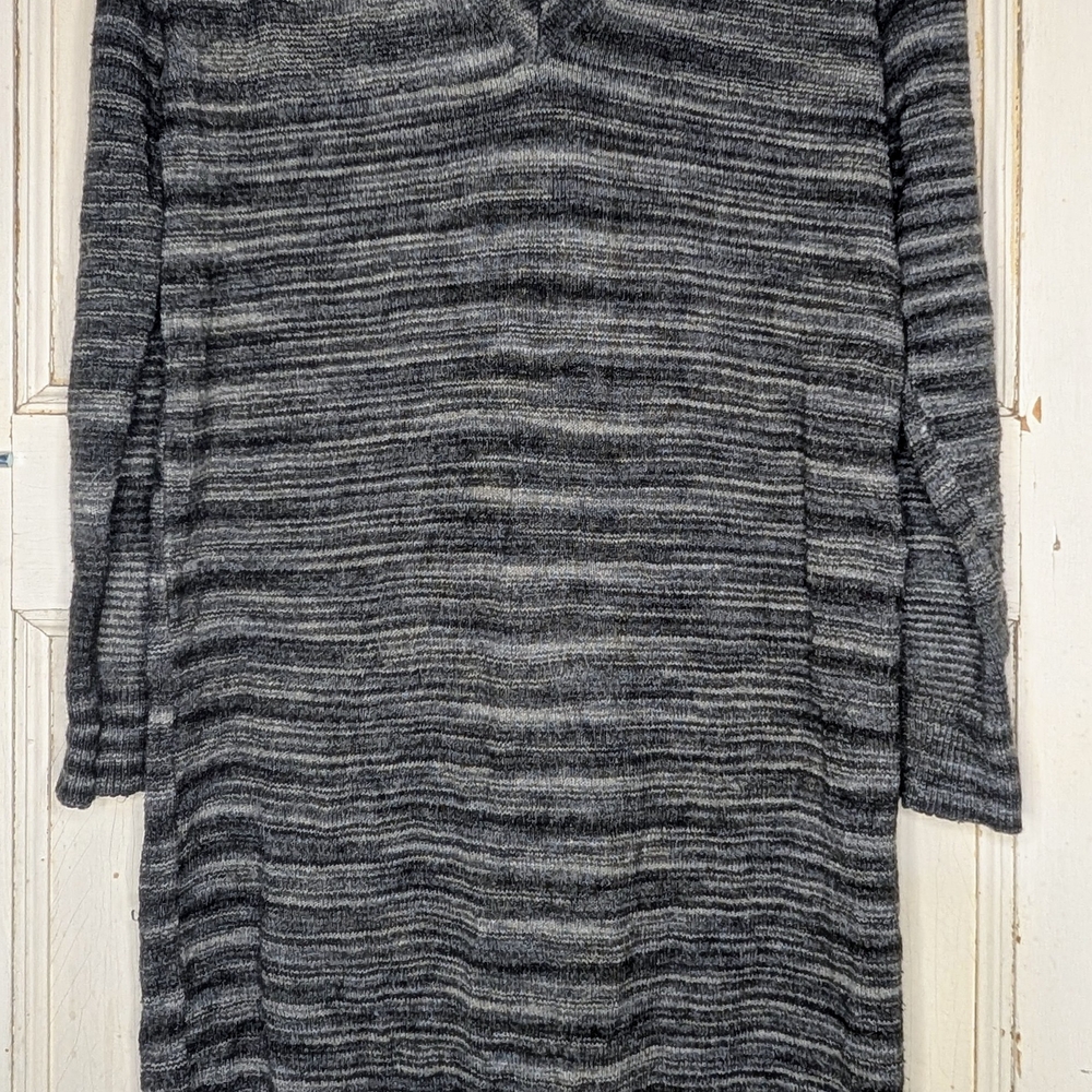 Joe Fresh Gray V-Neck Sweater Knit Casual